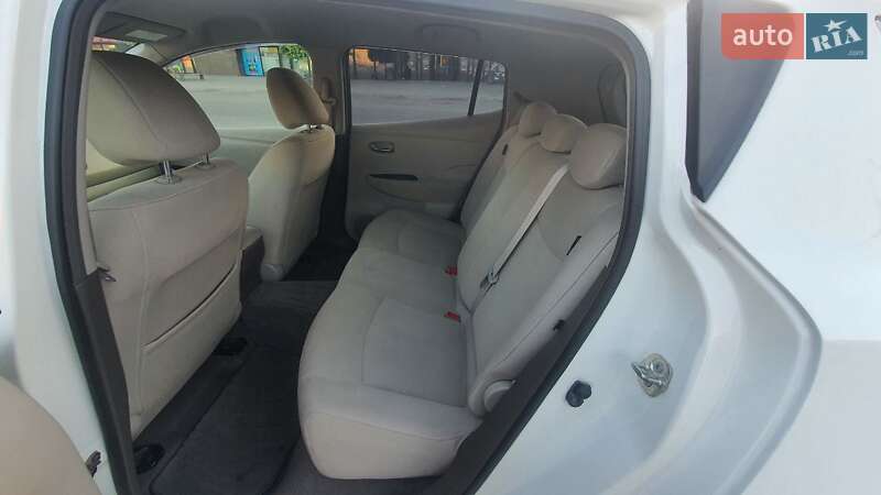 Хэтчбек Nissan Leaf 2014 в Каменском