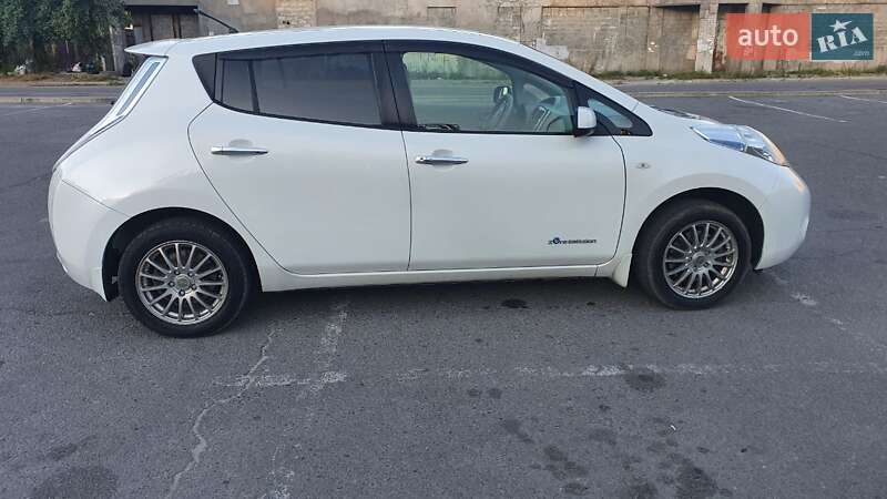 Хэтчбек Nissan Leaf 2014 в Каменском