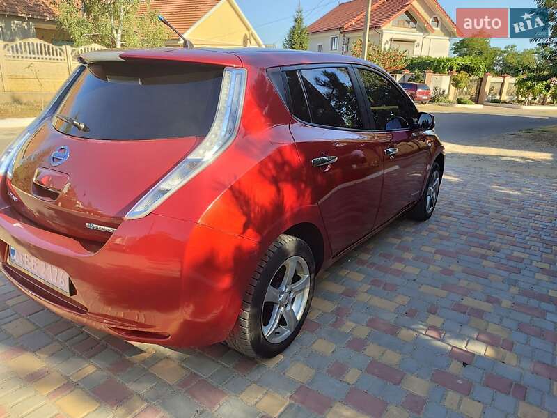 Хэтчбек Nissan Leaf 2012 в Белгороде-Днестровском