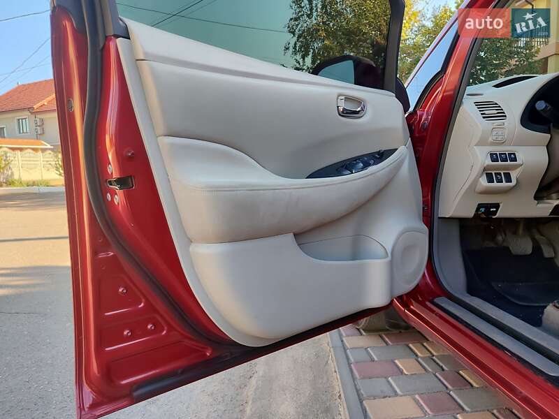 Хэтчбек Nissan Leaf 2012 в Белгороде-Днестровском