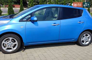 Хэтчбек Nissan Leaf 2012 в 