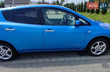 Хэтчбек Nissan Leaf 2012 в 