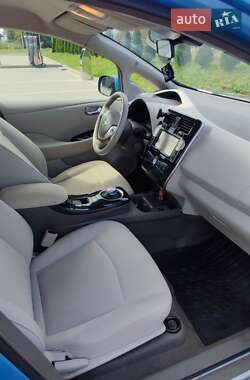 Хэтчбек Nissan Leaf 2012 в 