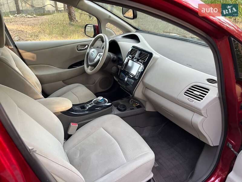 Хэтчбек Nissan Leaf 2012 в Киеве