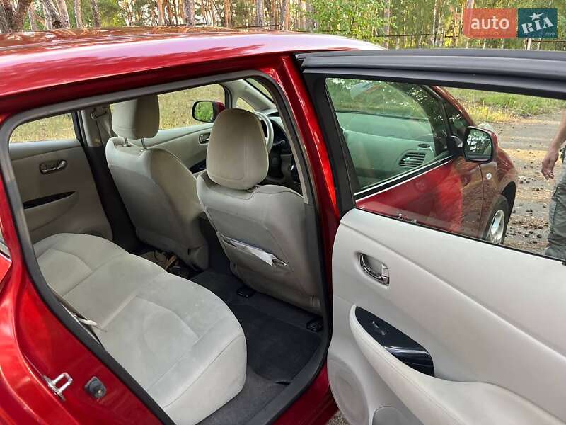 Хэтчбек Nissan Leaf 2012 в Киеве