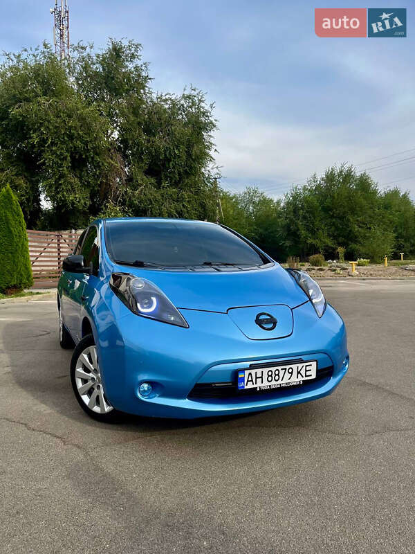 Хэтчбек Nissan Leaf 2013 в Днепре