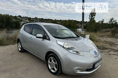 Хэтчбек Nissan Leaf 2011 в Умани