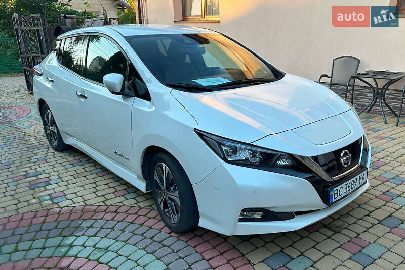 Хетчбек Nissan Leaf 2018 в 