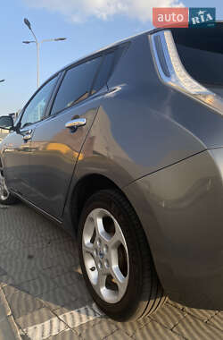 Хэтчбек Nissan Leaf 2014 в 