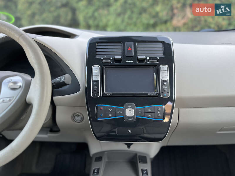 Хэтчбек Nissan Leaf 2011 в Тернополе