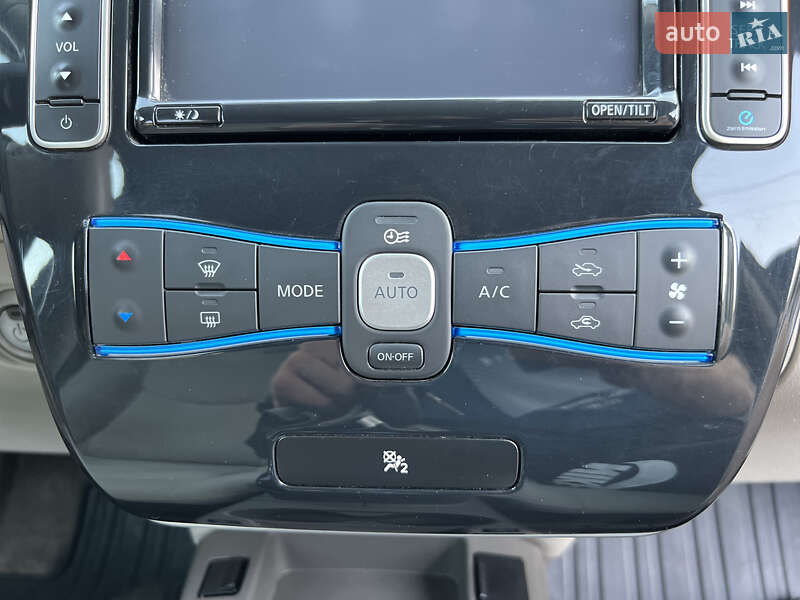 Хэтчбек Nissan Leaf 2011 в Тернополе