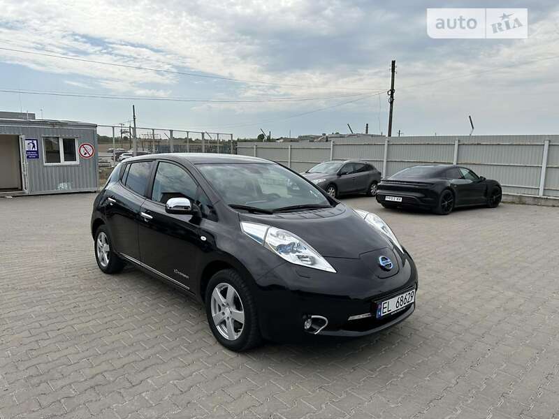 Хэтчбек Nissan Leaf 2015 в 
