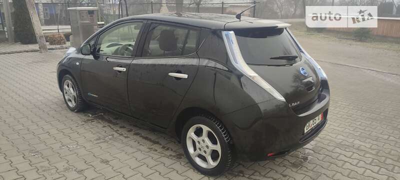 Хетчбек Nissan Leaf 2012 в Косові