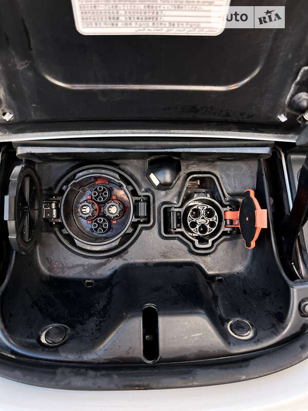 Хэтчбек Nissan Leaf 2013 в Одессе