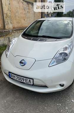 Хетчбек Nissan Leaf 2015 в Дніпрі