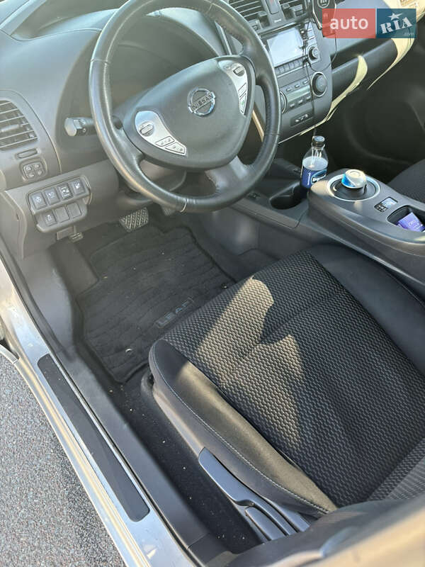 Хетчбек Nissan Leaf 2015 в Житомирі