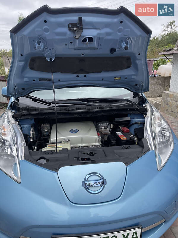 Хэтчбек Nissan Leaf 2015 в Тернополе