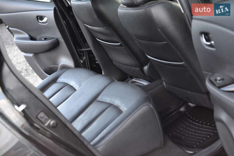 Хетчбек Nissan Leaf 2014 в Луцьку