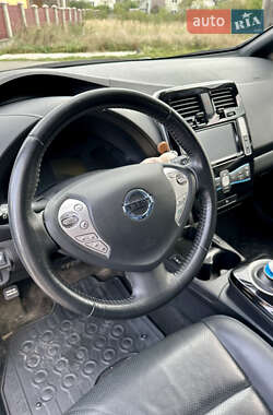 Хэтчбек Nissan Leaf 2016 в 