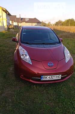 Хэтчбек Nissan Leaf 2015 в Березному