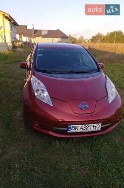 Хэтчбек Nissan Leaf 2015 в 