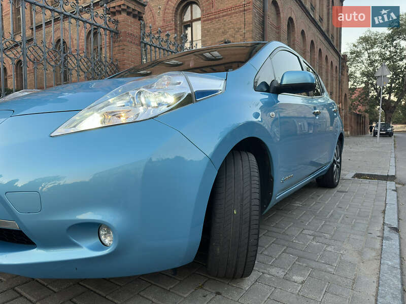 Хетчбек Nissan Leaf 2016 в Чернівцях