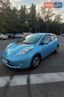 Хэтчбек Nissan Leaf 2014 в 