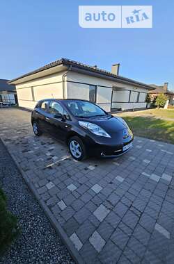 Хэтчбек Nissan Leaf 2011 в Сарнах