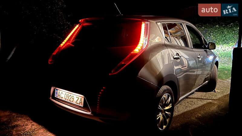 Хэтчбек Nissan Leaf 2014 в Рожище