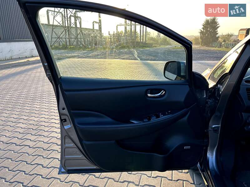 Хэтчбек Nissan Leaf 2014 в Рожище