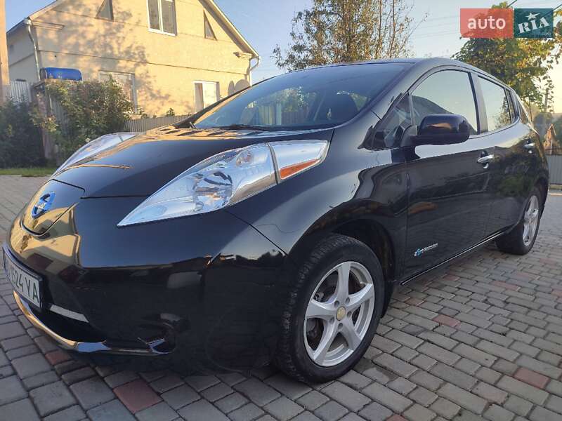 Хэтчбек Nissan Leaf 2015 в Шумске