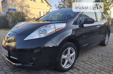 Хэтчбек Nissan Leaf 2015 в Шумске