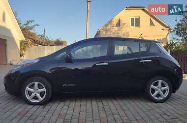 Хэтчбек Nissan Leaf 2015 в Шумске
