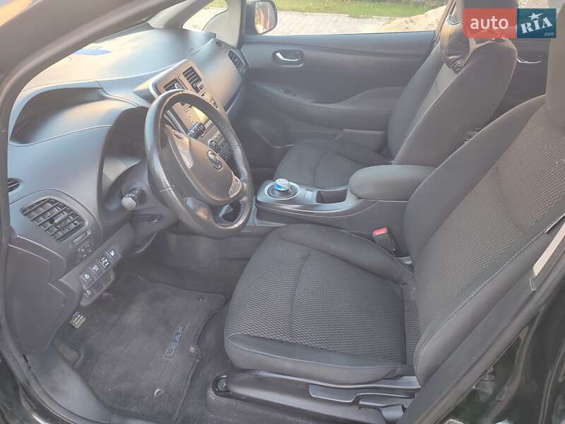 Хэтчбек Nissan Leaf 2015 в Шумске