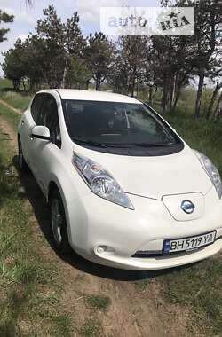 Хэтчбек Nissan Leaf 2015 в Киеве