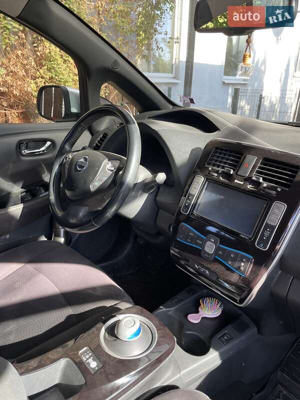Хэтчбек Nissan Leaf 2013 в Запорожье