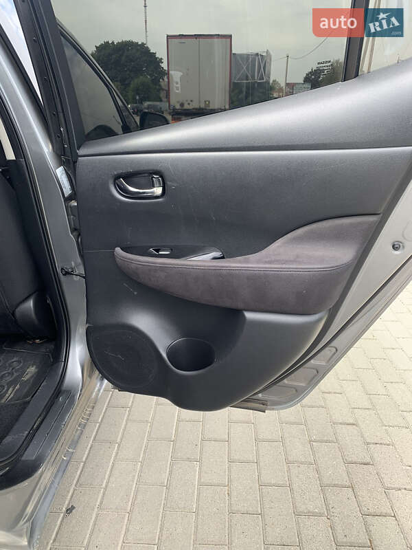 Хетчбек Nissan Leaf 2013 в Ковелі