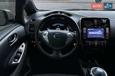 Хэтчбек Nissan Leaf 2013 в 