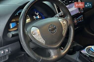 Хэтчбек Nissan Leaf 2013 в 