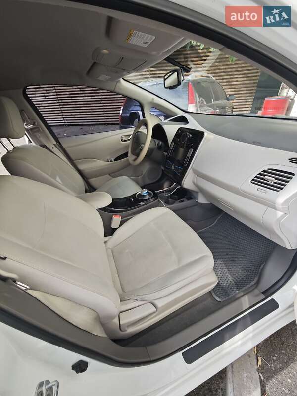 Хэтчбек Nissan Leaf 2016 в Киеве