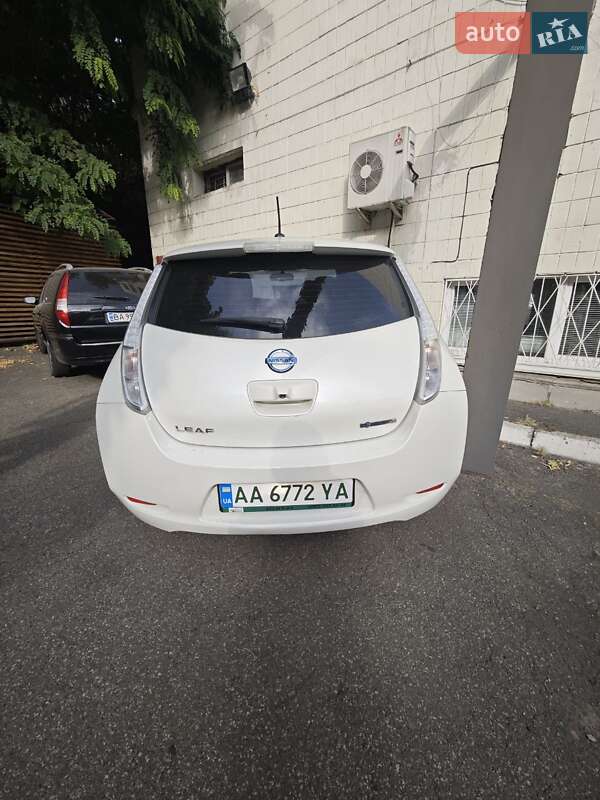 Хэтчбек Nissan Leaf 2016 в Киеве