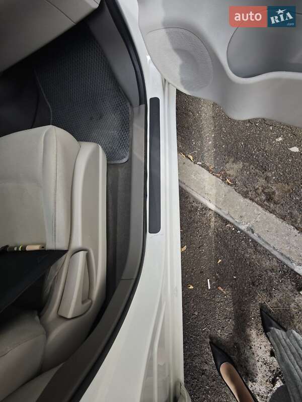 Хэтчбек Nissan Leaf 2016 в Киеве