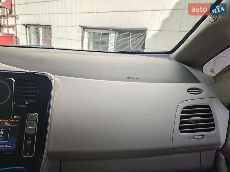 Хэтчбек Nissan Leaf 2016 в Киеве