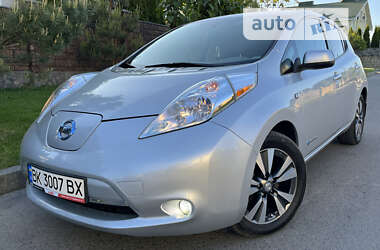 Хэтчбек Nissan Leaf 2015 в Ровно