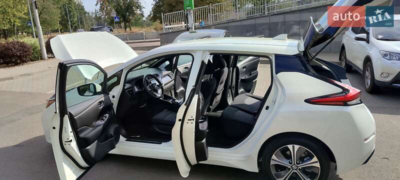 Хэтчбек Nissan Leaf 2018 в Киеве