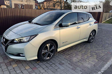 Хэтчбек Nissan Leaf 2018 в Городке