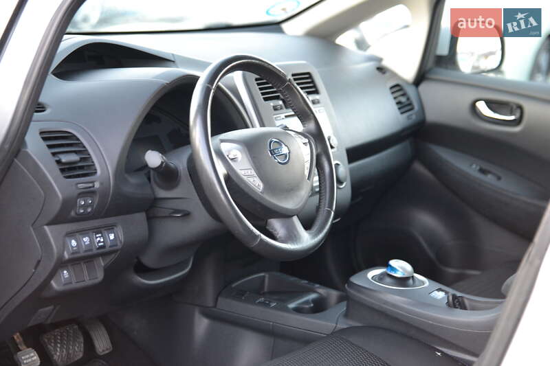 Хэтчбек Nissan Leaf 2015 в Луцке