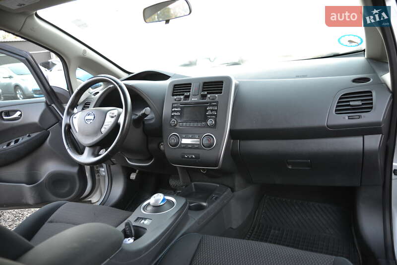 Хэтчбек Nissan Leaf 2015 в Луцке