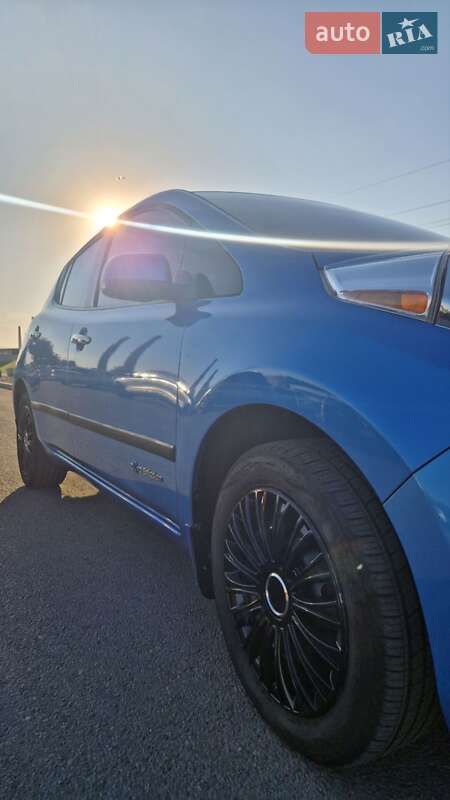 Хэтчбек Nissan Leaf 2014 в Днепре