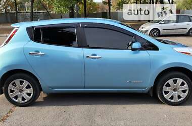 Хэтчбек Nissan Leaf 2015 в Каменском